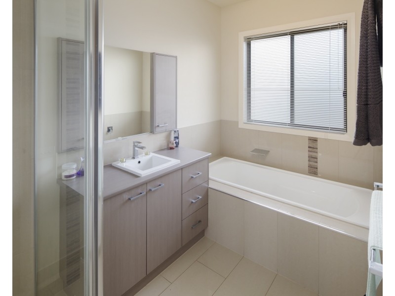 9 Charlbert Place, Strathfieldsaye VIC 3551