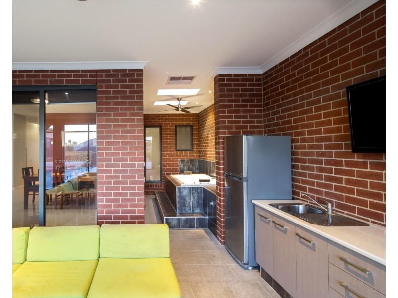 9 Charlbert Place, Strathfieldsaye VIC 3551