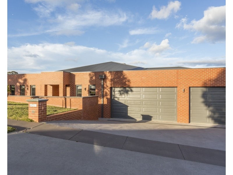 9 Charlbert Place, Strathfieldsaye VIC 3551