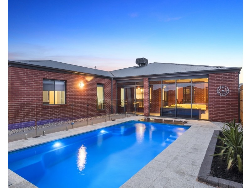 9 Charlbert Place, Strathfieldsaye VIC 3551