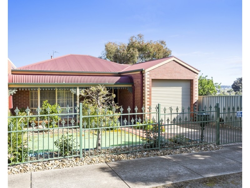 8A Hamlet Street, Quarry Hill VIC 3550