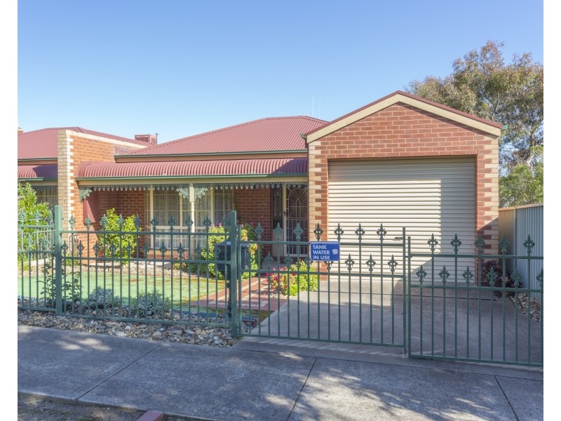 8A Hamlet Street, Quarry Hill VIC 3550