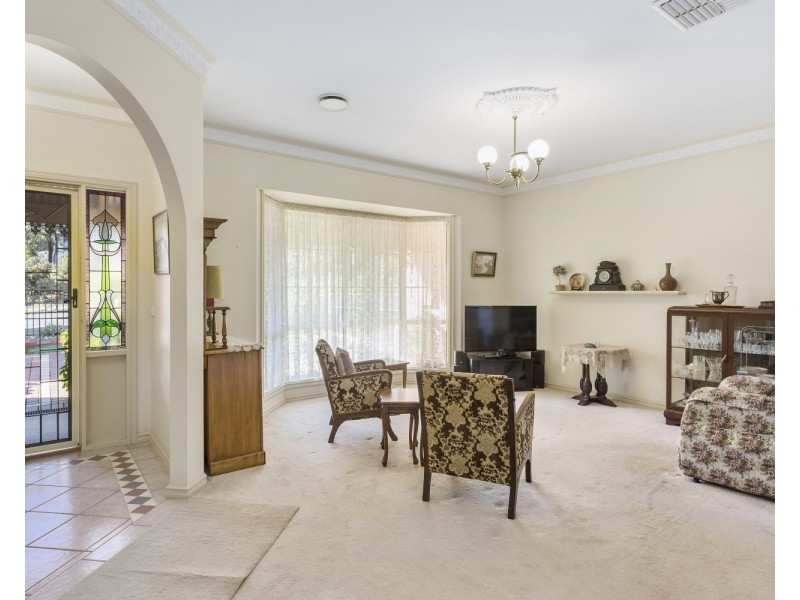 8A Hamlet Street, Quarry Hill VIC 3550