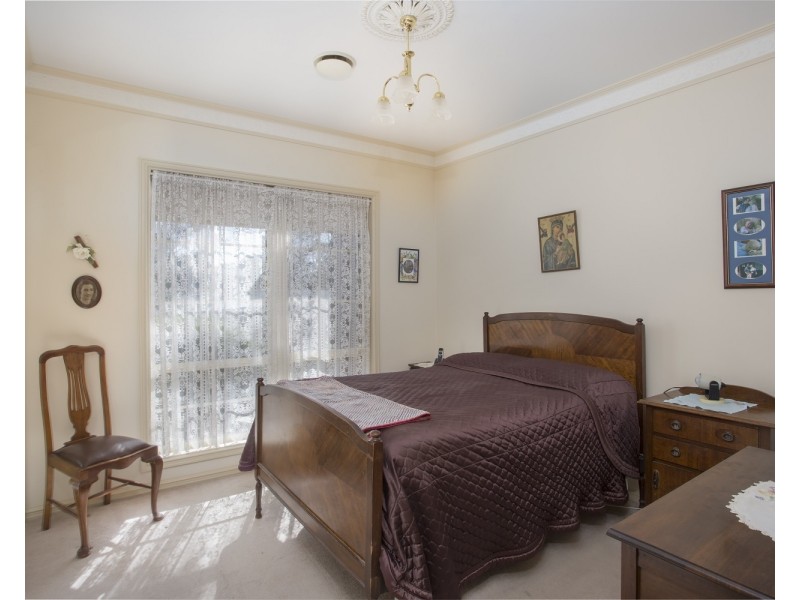 8A Hamlet Street, Quarry Hill VIC 3550