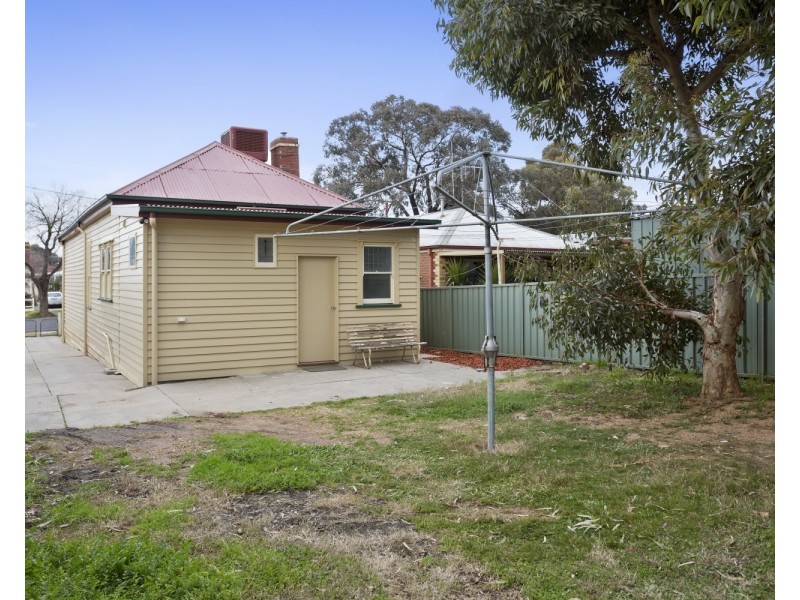 23 Arms Street, Long Gully VIC 3550