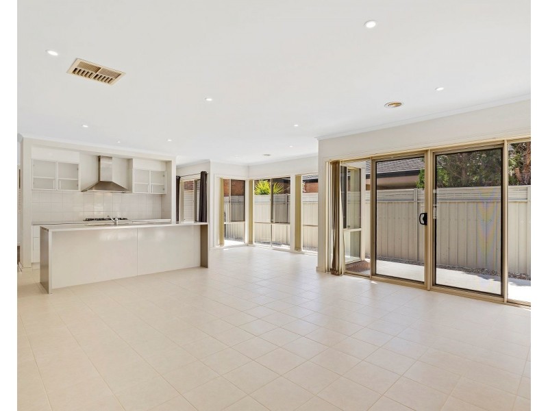 17 Cooba Drive, Epsom VIC 3551