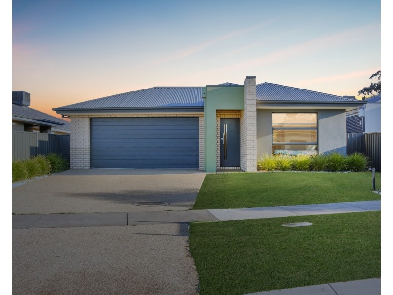 12 Elsworth Drive, Strathfieldsaye VIC 3551