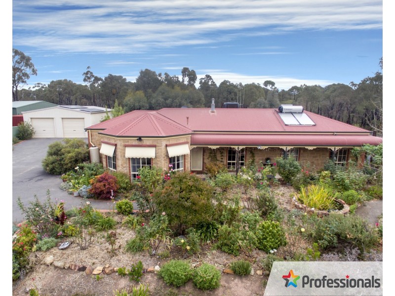 27 Higgins Hill Drive, Maiden Gully VIC 3551