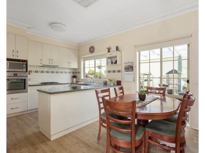 27 Higgins Hill Drive, Maiden Gully VIC 3551