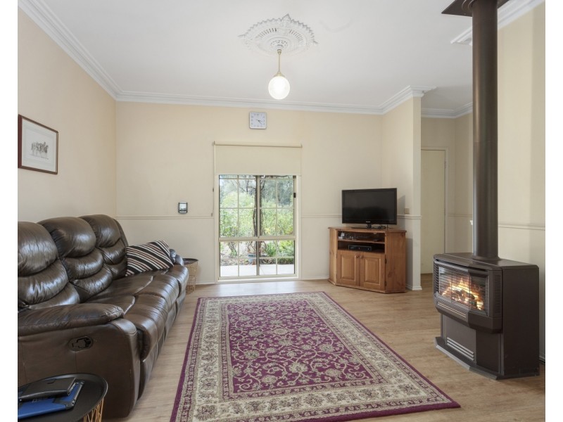 27 Higgins Hill Drive, Maiden Gully VIC 3551