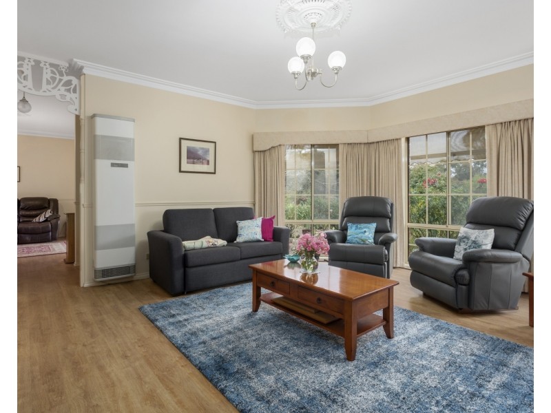 27 Higgins Hill Drive, Maiden Gully VIC 3551