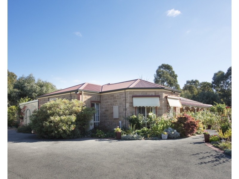 27 Higgins Hill Drive, Maiden Gully VIC 3551