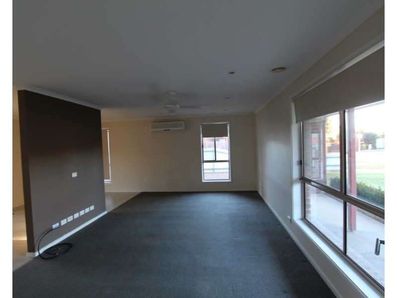 11 Knight Street, White Hills VIC 3550