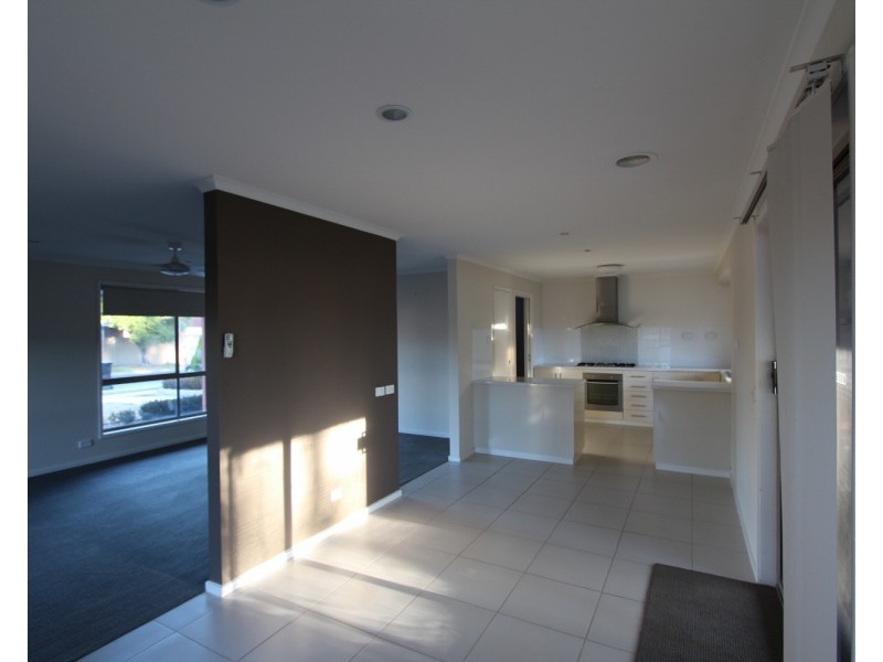 11 Knight Street, White Hills VIC 3550