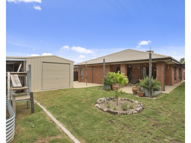 35 Yellowgum Drive, Epsom VIC 3551