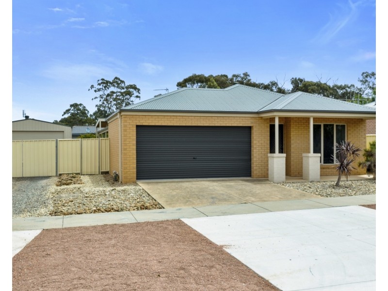 9 Goldsmiths Road, Eaglehawk VIC 3556
