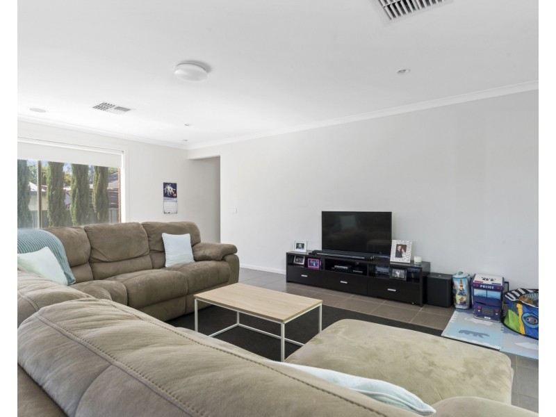 18 May Street, Kangaroo Flat VIC 3555