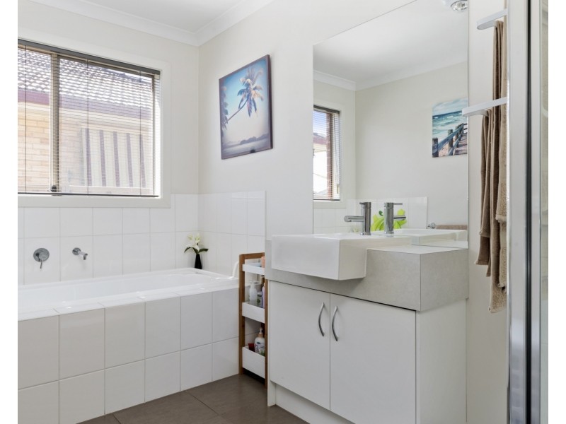 18 May Street, Kangaroo Flat VIC 3555