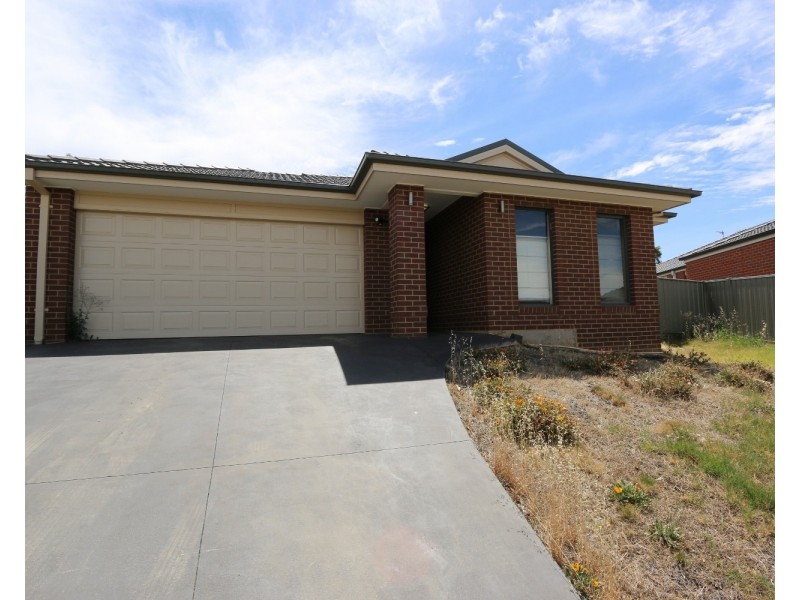 16 Topaz Avenue, White Hills VIC 3550