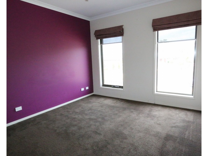 16 Topaz Avenue, White Hills VIC 3550