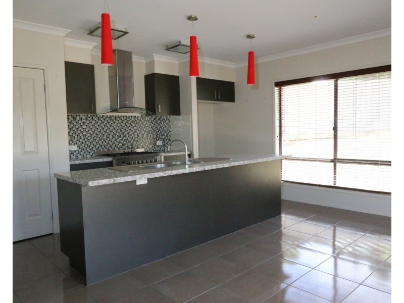 16 Topaz Avenue, White Hills VIC 3550