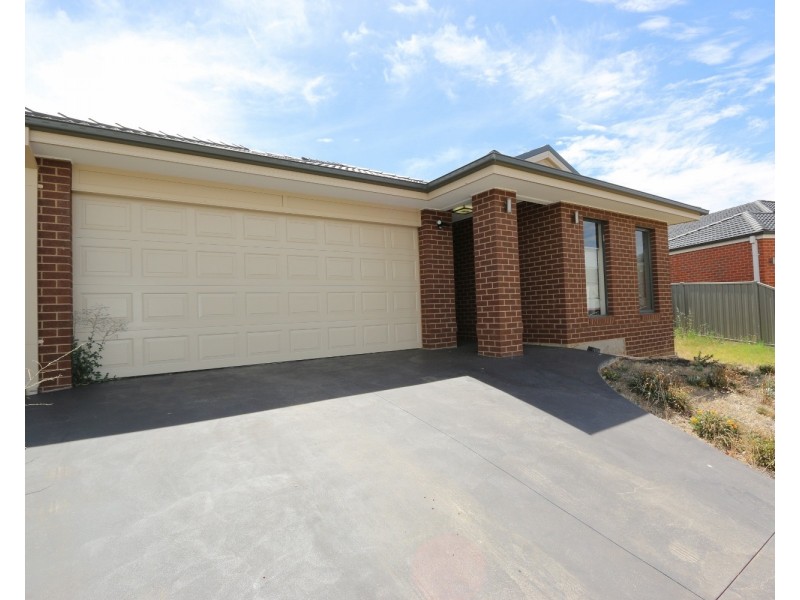16 Topaz Avenue, White Hills VIC 3550