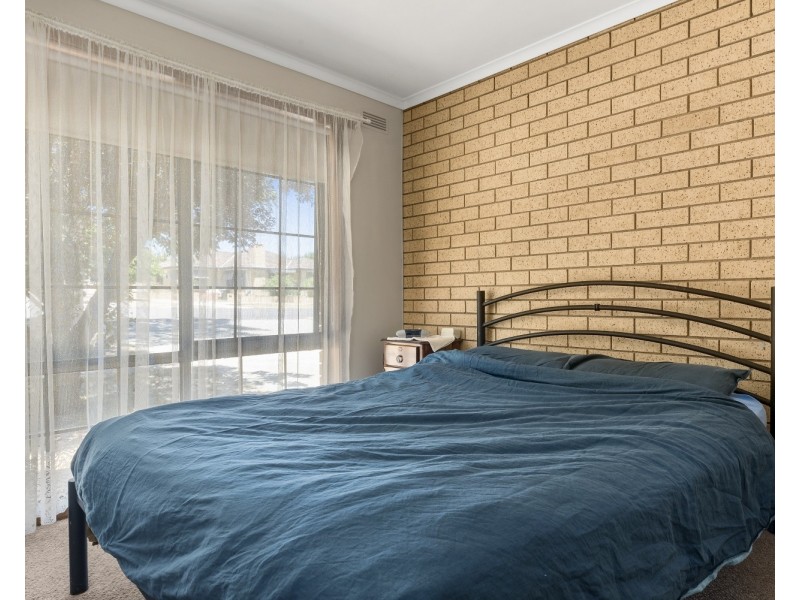 1/21a  Nish Street, Flora Hill VIC 3550