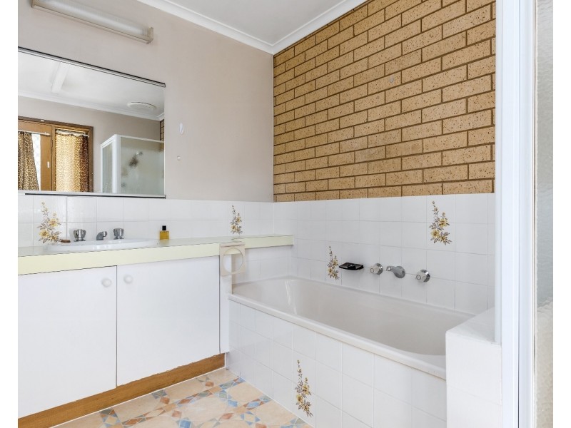 1/21a  Nish Street, Flora Hill VIC 3550
