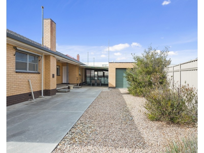 222 High Street, Kangaroo Flat VIC 3555