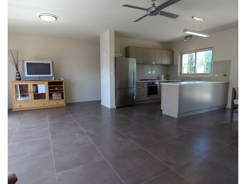8/a Phillis Street, Kangaroo Flat VIC 3555