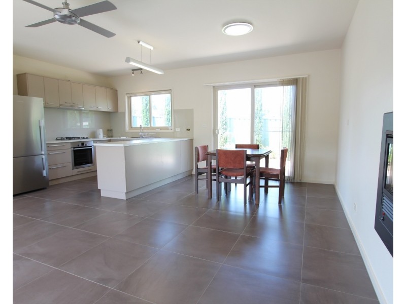8/a Phillis Street, Kangaroo Flat VIC 3555