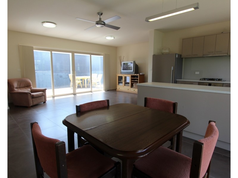 8/a Phillis Street, Kangaroo Flat VIC 3555