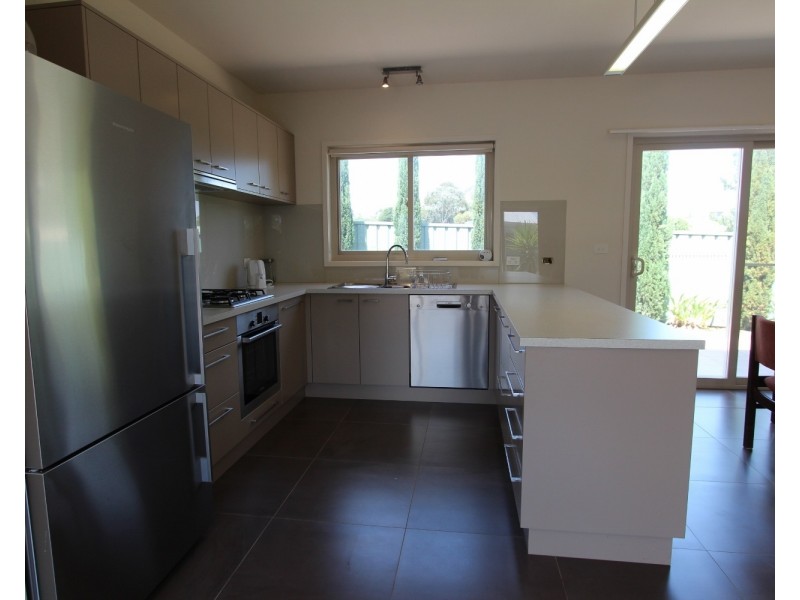 8/a Phillis Street, Kangaroo Flat VIC 3555