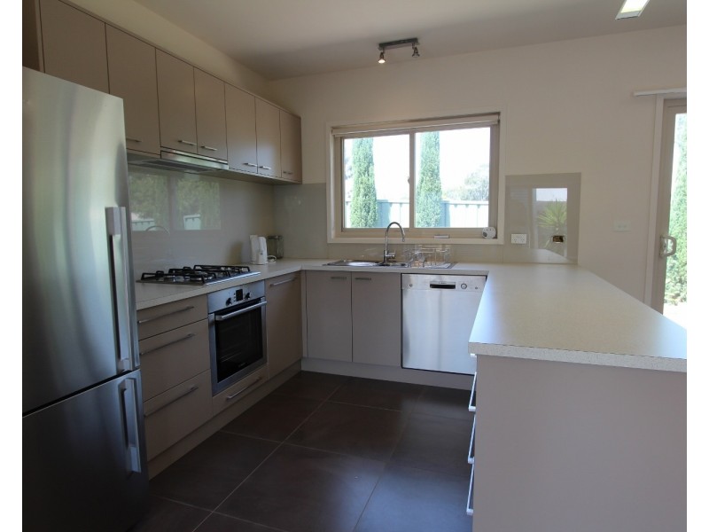 8/a Phillis Street, Kangaroo Flat VIC 3555