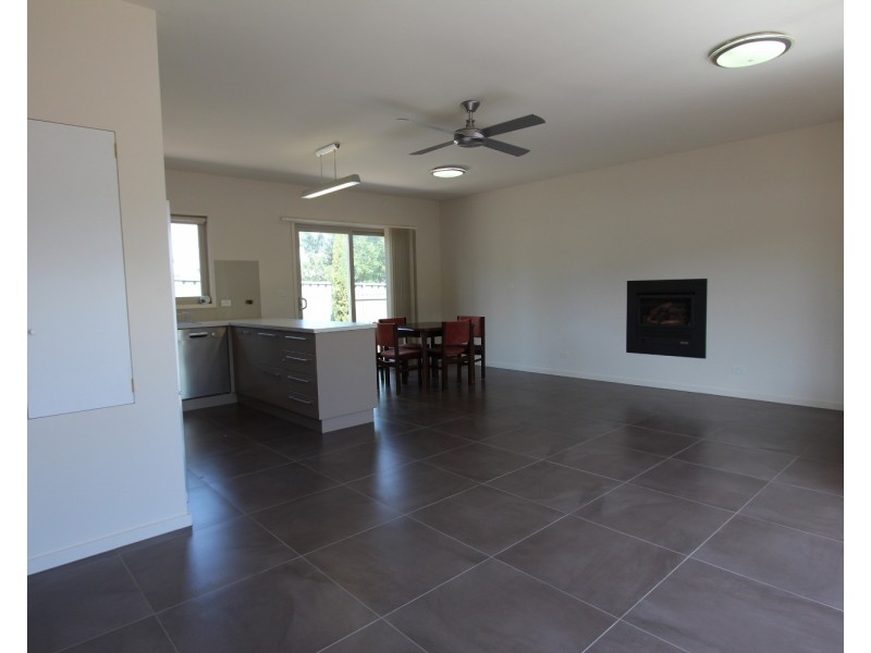 8/a Phillis Street, Kangaroo Flat VIC 3555