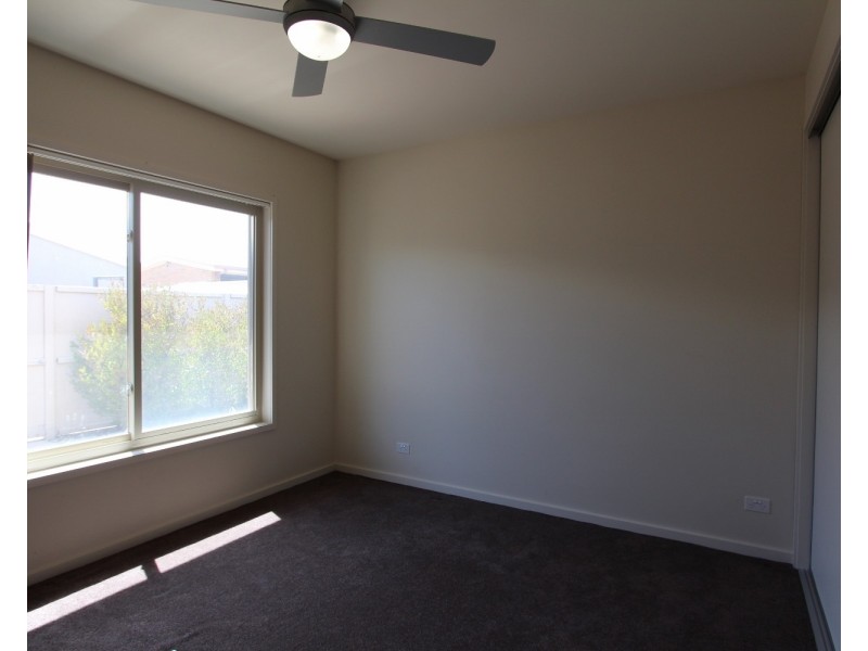 8/a Phillis Street, Kangaroo Flat VIC 3555