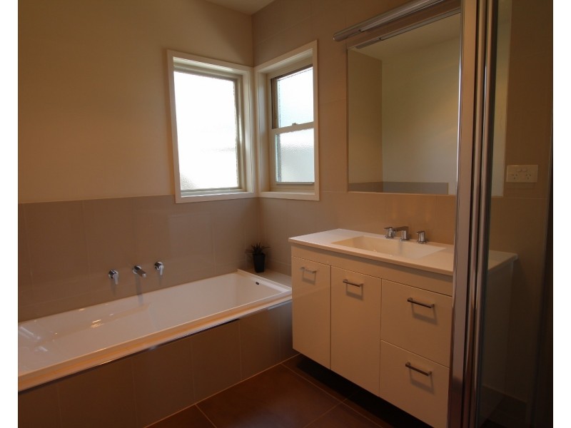 8/a Phillis Street, Kangaroo Flat VIC 3555
