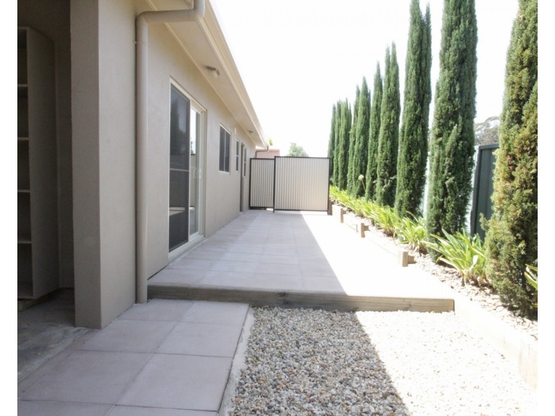 8/a Phillis Street, Kangaroo Flat VIC 3555