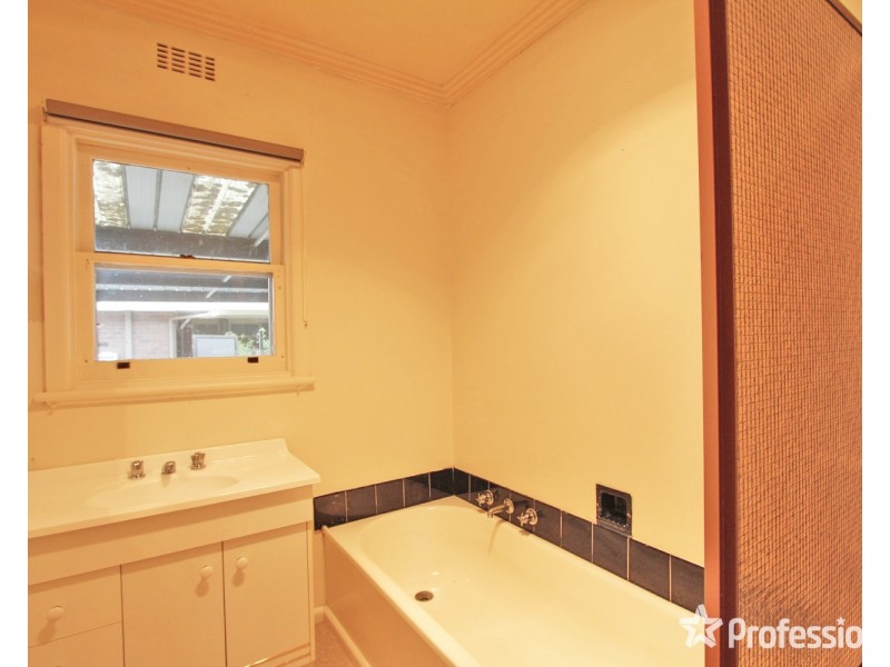 145 Reservoir Road, Flora Hill VIC 3550