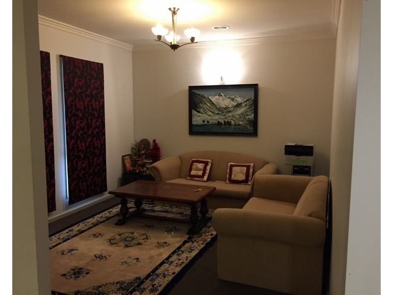 10 Elandra Drive, Ascot VIC 3551