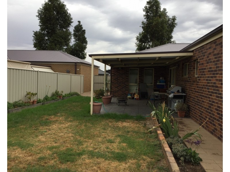 10 Elandra Drive, Ascot VIC 3551