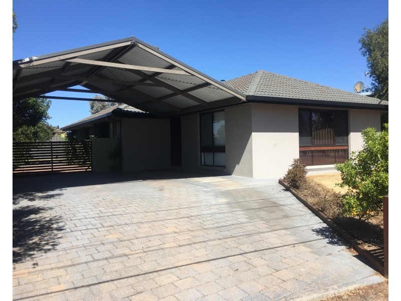 9 Maude Street, Golden Square VIC 3555