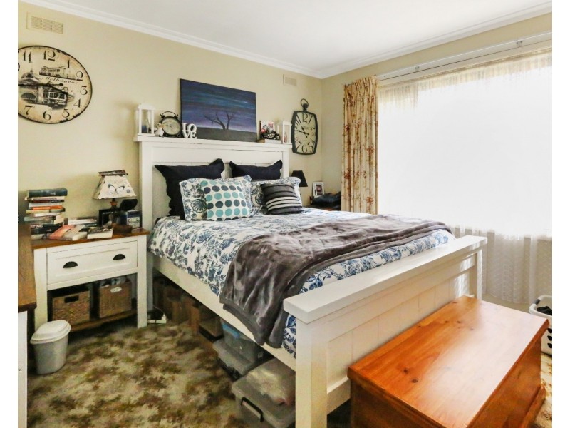 24 Alexander Street, Kangaroo Flat VIC 3555
