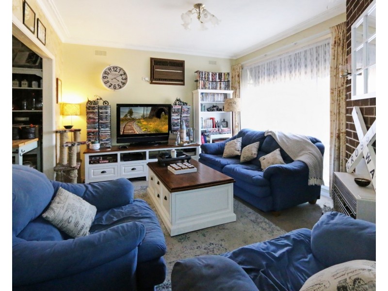 24 Alexander Street, Kangaroo Flat VIC 3555