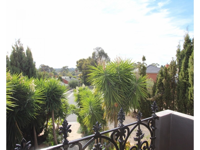 4 The Olive Grove, Strathdale VIC 3550