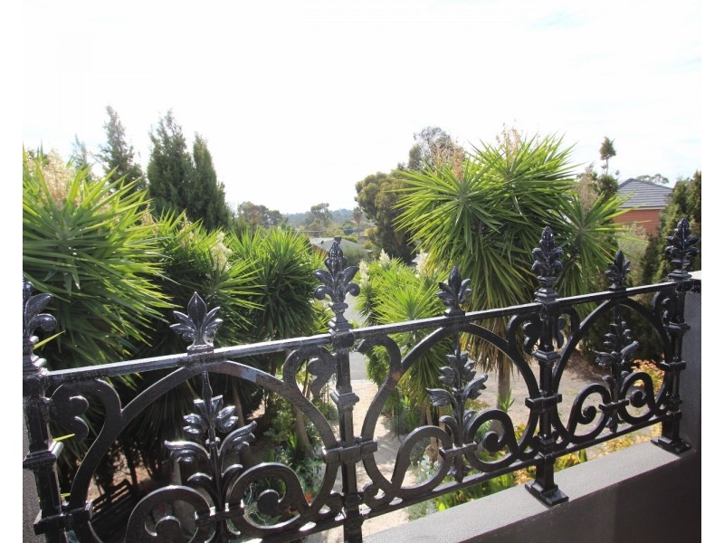 4 The Olive Grove, Strathdale VIC 3550