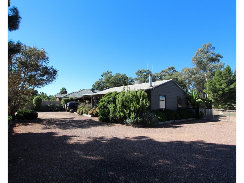 162 Station Street, Epsom VIC 3551