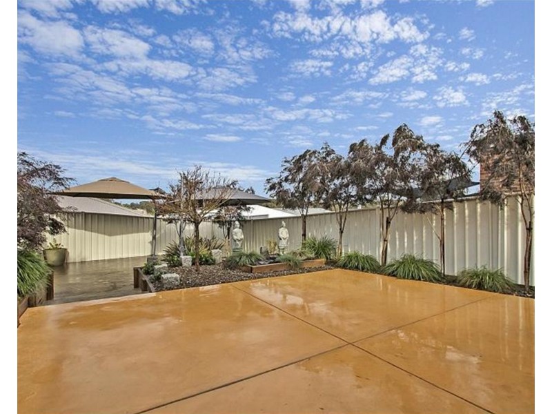 201B Aspinall Street, Kangaroo Flat VIC 3555
