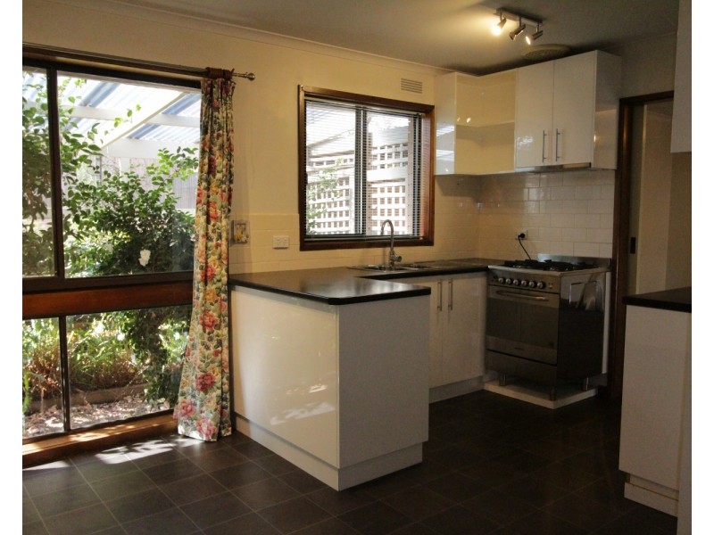 1/24 Pilcher Street, Strathdale VIC 3550