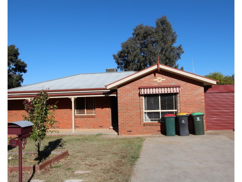 16 Banool Street, Golden Square VIC 3555